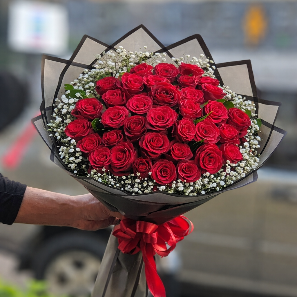 باقة فاخرة من الورود الحمراء - 35 وردة