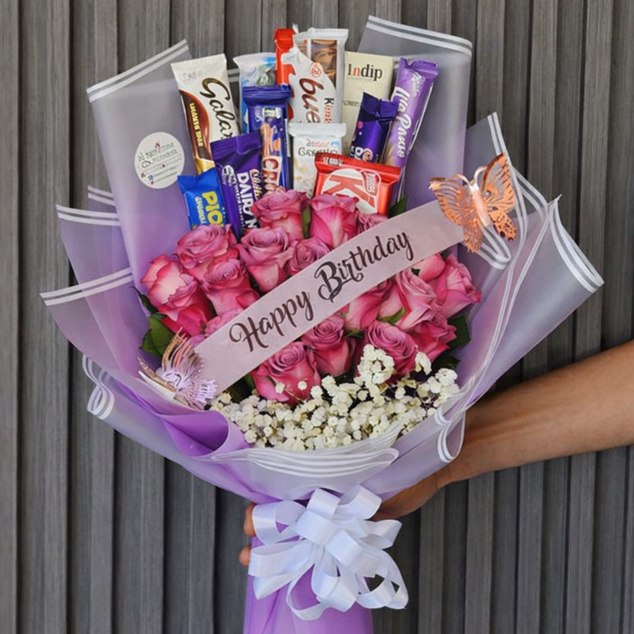 باقة مفاجأة من الورود والشوكولاتة بمناسبة عيد الميلاد