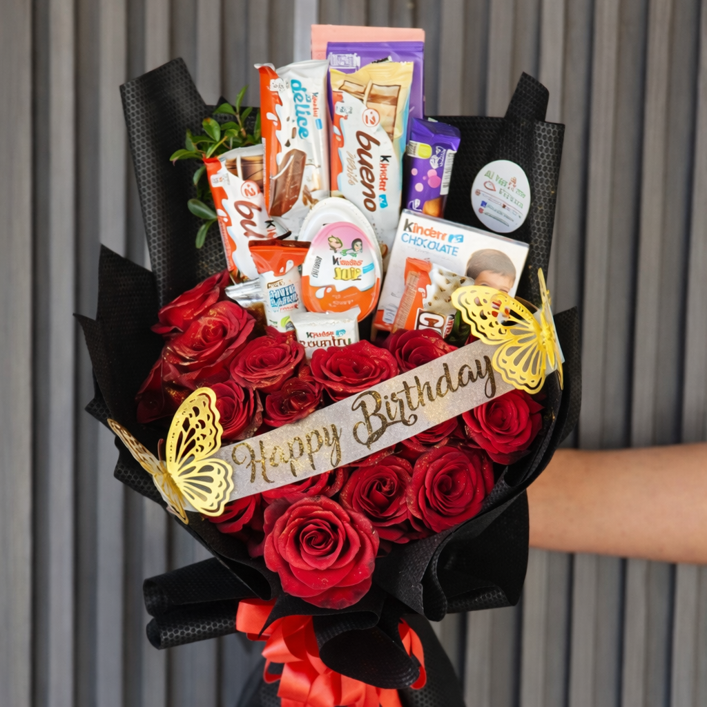 عيد ميلاد سعيد مع باقة من الشوكولاتة والورود الحمراء