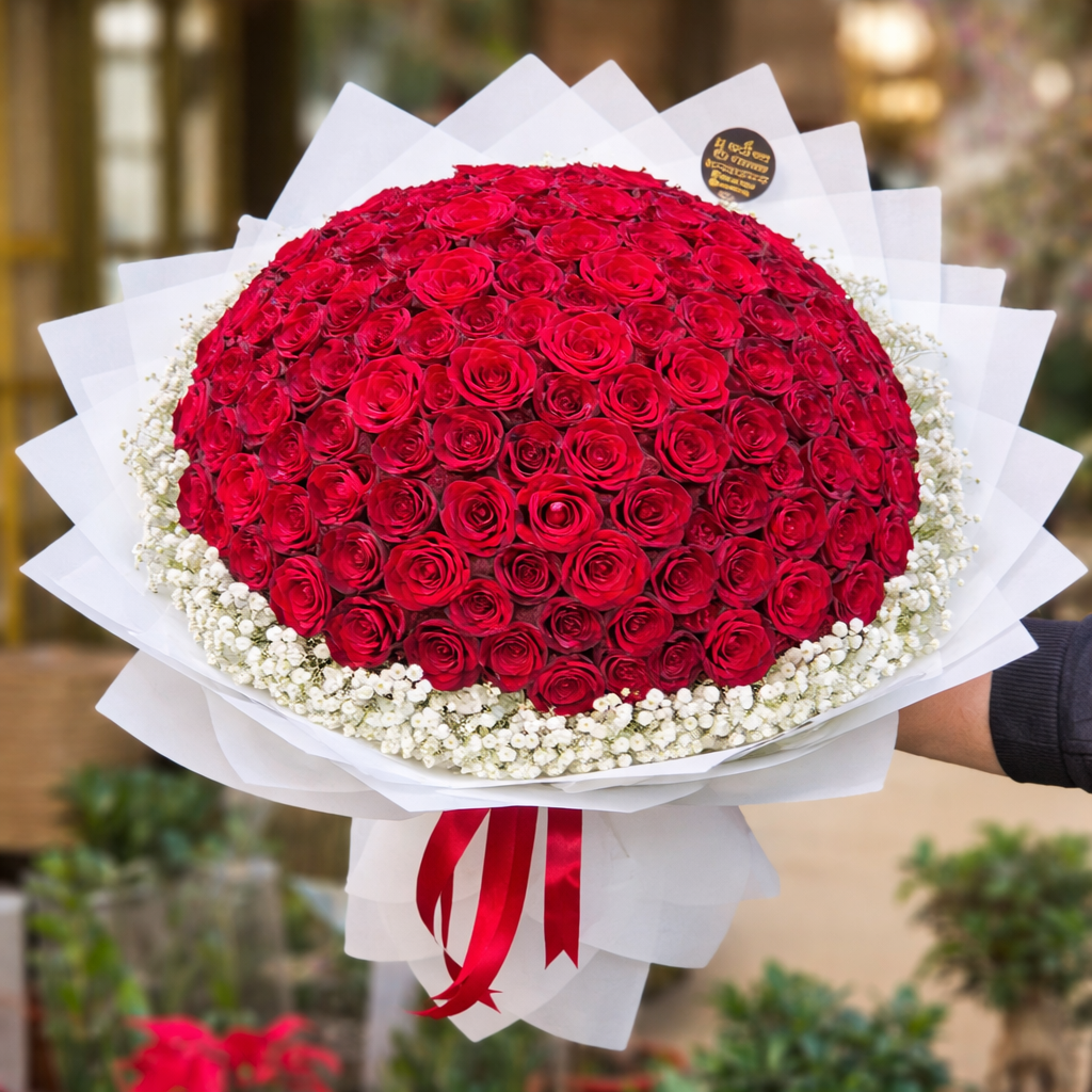 Classic Red Rose Luxury Bouquet – 100 Roses