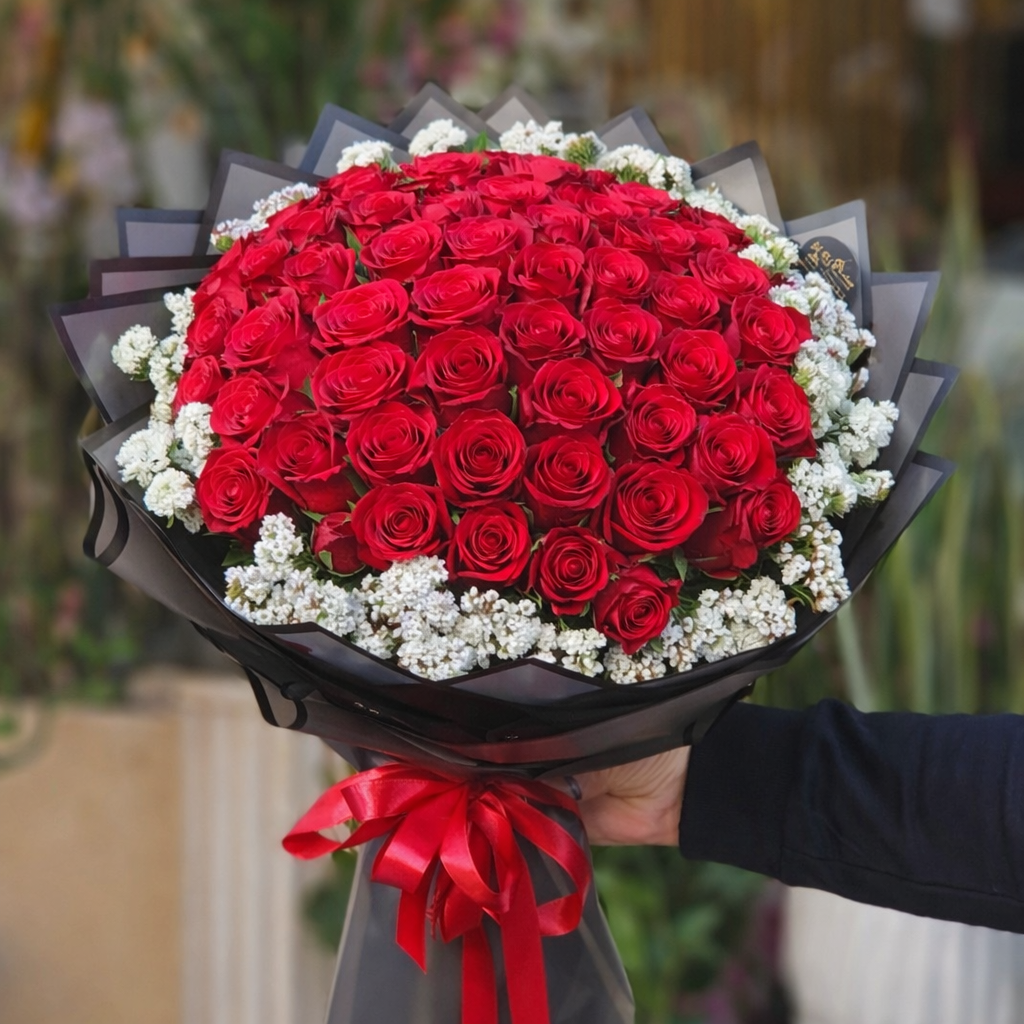 Classic Red Rose Elegance Bouquet – 50 Red Roses