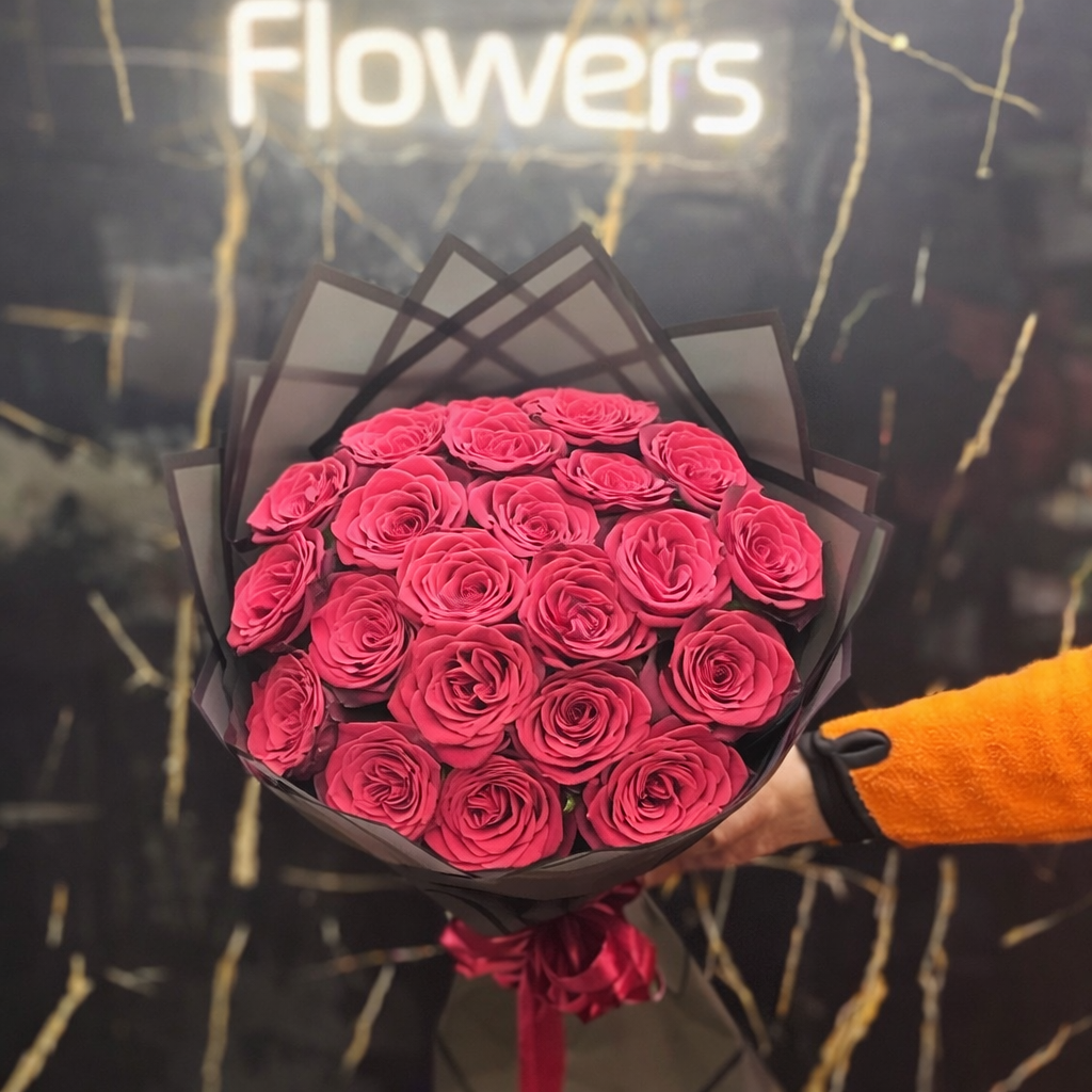 باقة فاخرة من الورود الحمراء، 25 وردة
