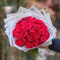 باقة فاخرة من الورود الحمراء، 25 وردة