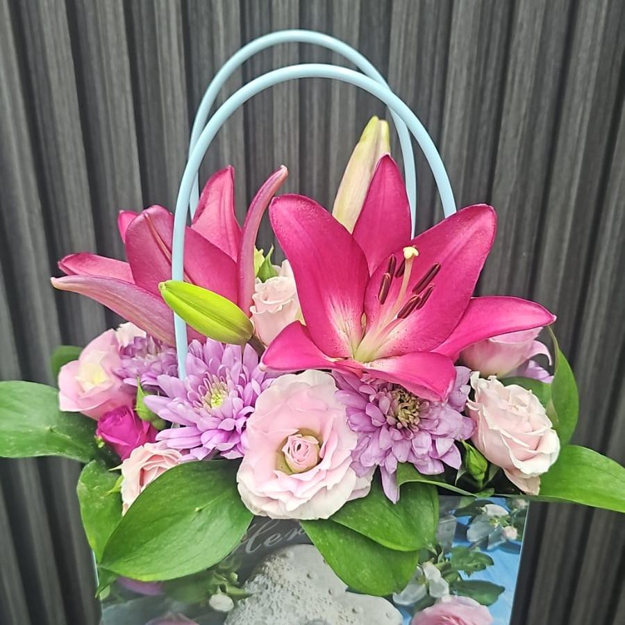 صندوق أناقة الزنبق الوردي