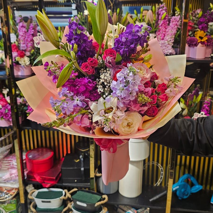 باقة زهور متنوعة نابضة بالحياة